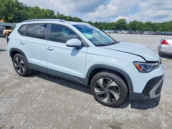 2025 VOLKSWAGEN TAOS 4Motion SE