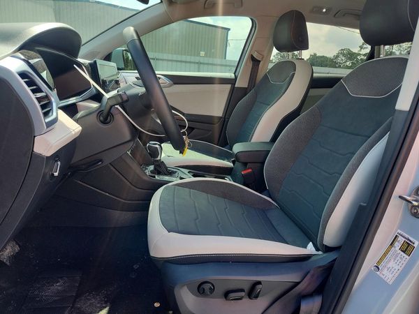 2025 VOLKSWAGEN TAOS 4Motion SE