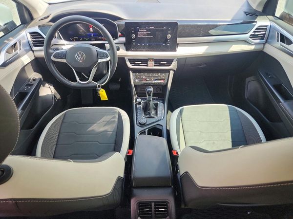 2025 VOLKSWAGEN TAOS 4Motion SE