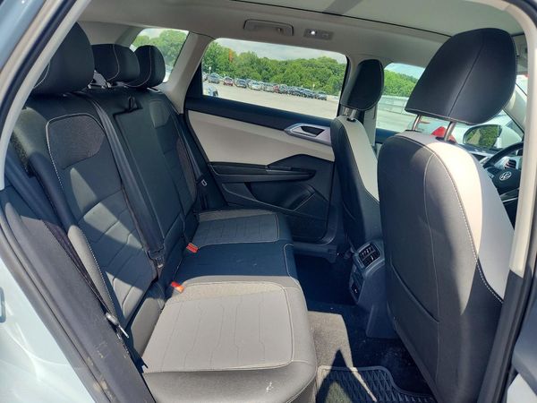2025 VOLKSWAGEN TAOS 4Motion SE