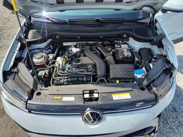 2025 VOLKSWAGEN TAOS 4Motion SE