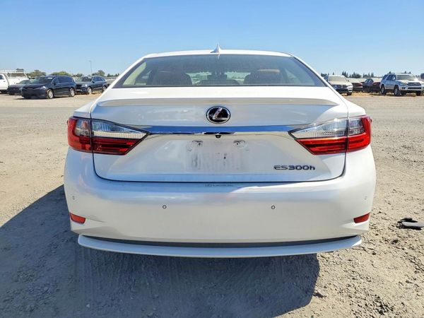 2016 LEXUS ES 300h