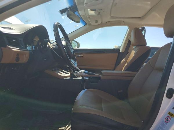 2016 LEXUS ES 300h