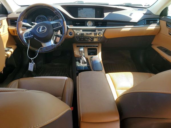2016 LEXUS ES 300h