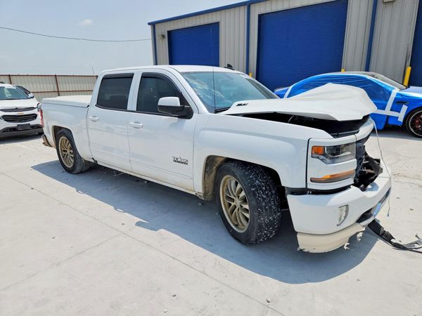 2018 CHEVROLET SILVERADO LT — Passenger 3/4