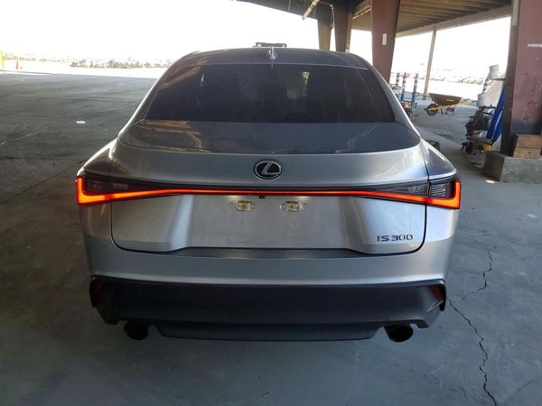 2022 LEXUS IS