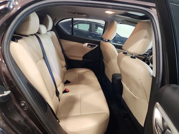2013 LEXUS CT 200h