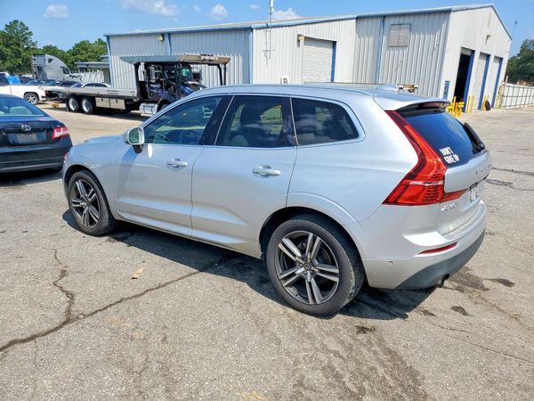 2018 VOLVO XC60 Momentum