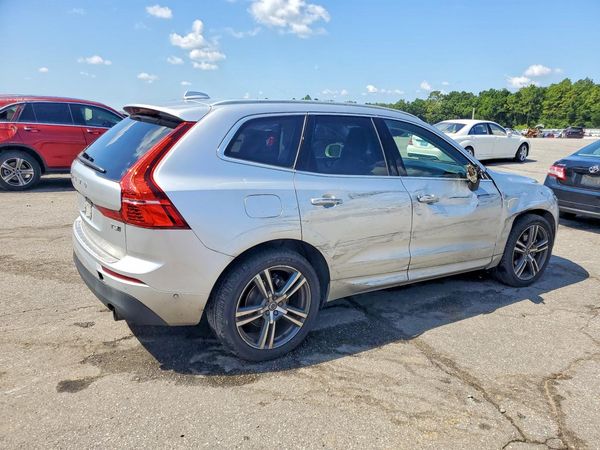 2018 VOLVO XC60 Momentum