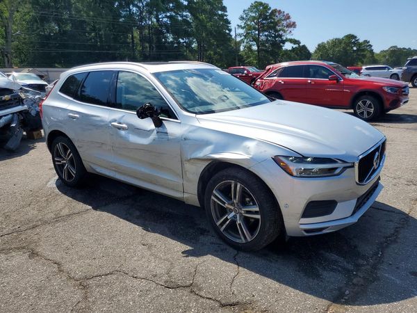 2018 VOLVO XC60 Momentum