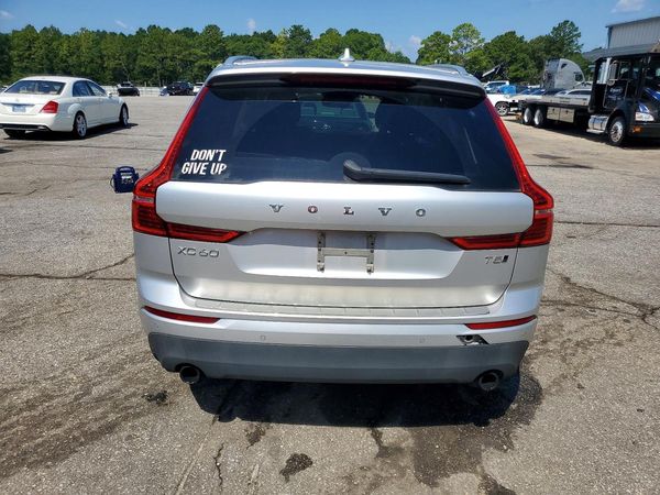 2018 VOLVO XC60 Momentum