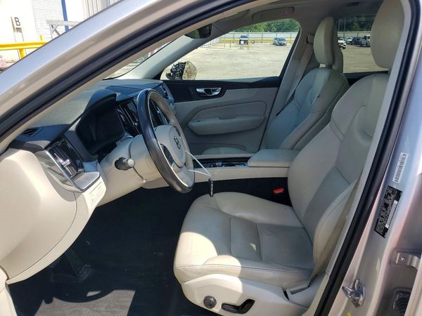 2018 VOLVO XC60 Momentum