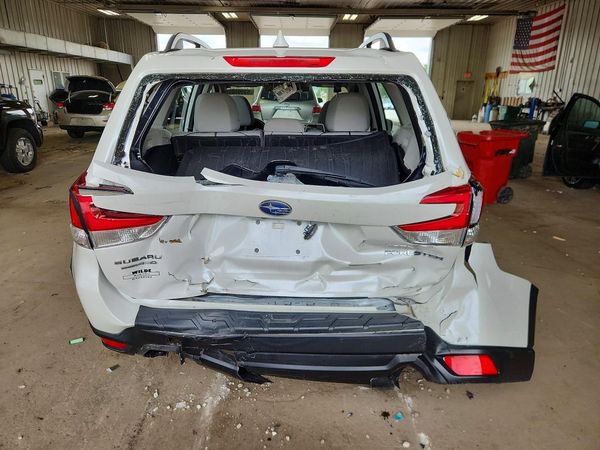2021 SUBARU FORESTER Base