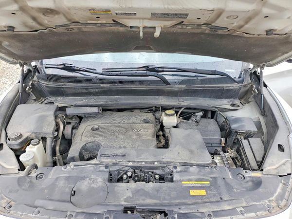 2013 INFINITI JX35 — Engine bay