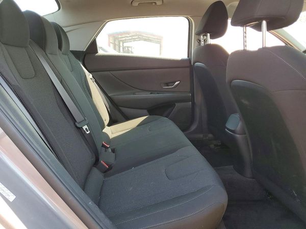 2021 HYUNDAI ELANTRA SE