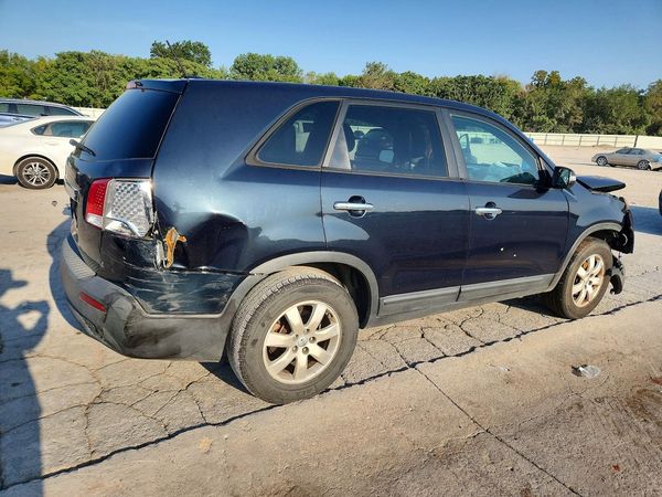 2013 KIA SORENTO Base / LX