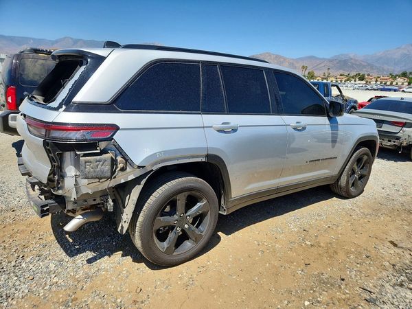 2024 JEEP GRAND CHEROKEE Laredo