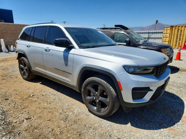 2024 JEEP GRAND CHEROKEE Laredo