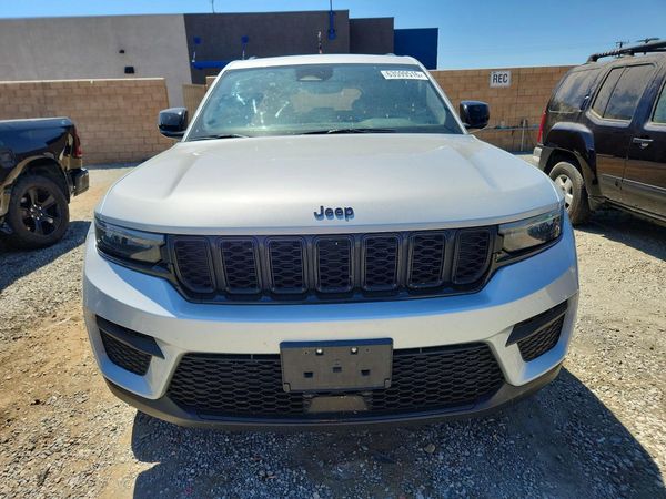 2024 JEEP GRAND CHEROKEE Laredo