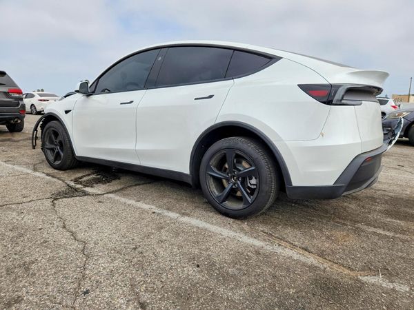 2026 TESLA MODEL Y