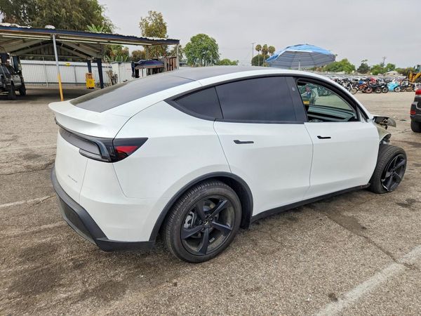 2026 TESLA MODEL Y