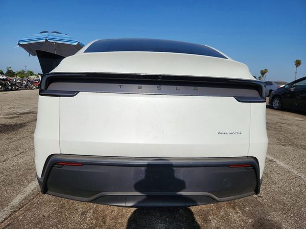 2026 TESLA MODEL Y