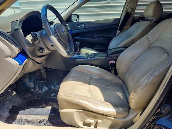 2013 INFINITI G37