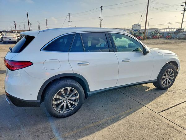 2025 MERCEDES-BENZ GLC GLC300