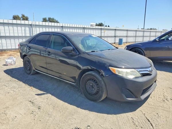 2014 TOYOTA CAMRY