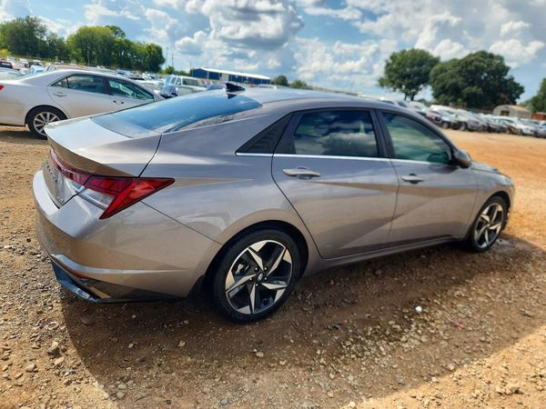 2022 HYUNDAI ELANTRA