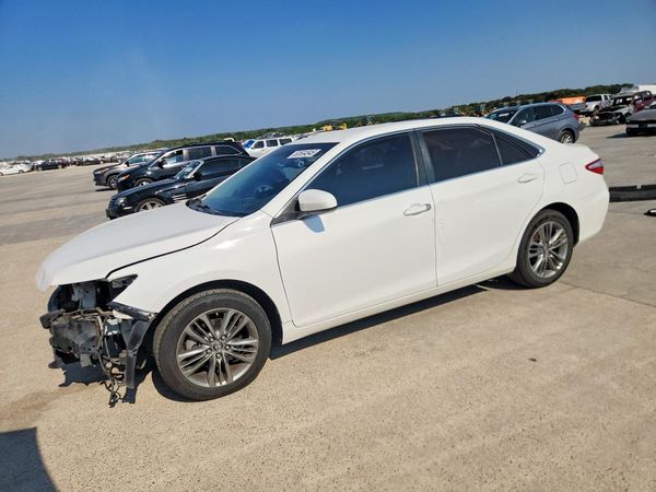 2016 TOYOTA CAMRY — Front 3/4