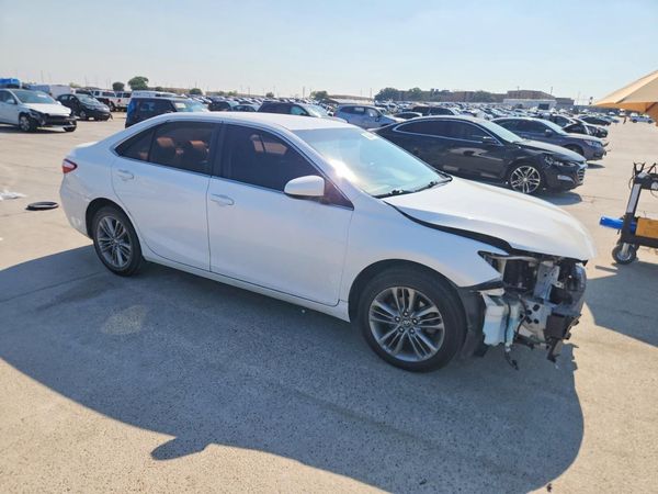 2016 TOYOTA CAMRY — Passenger 3/4