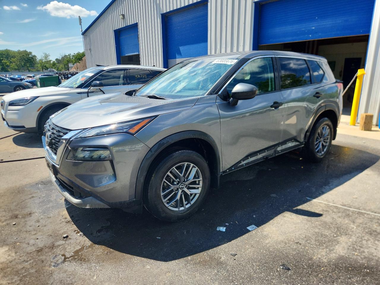 2023 NISSAN ROGUE S — Front 3/4