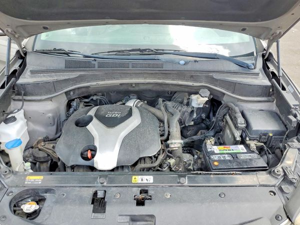 2013 HYUNDAI SANTA FE — Engine bay