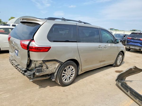 2017 TOYOTA SIENNA