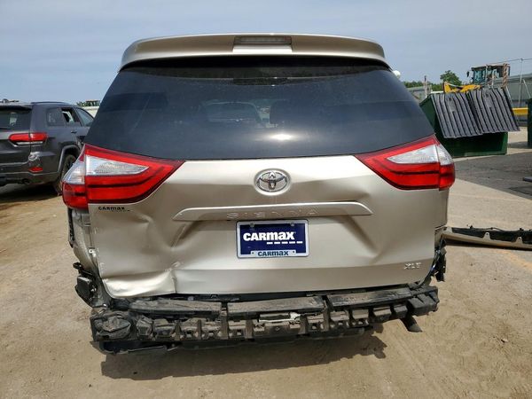 2017 TOYOTA SIENNA