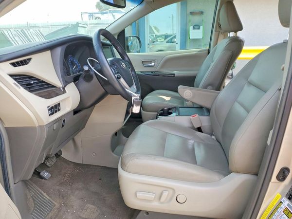 2017 TOYOTA SIENNA