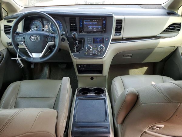 2017 TOYOTA SIENNA