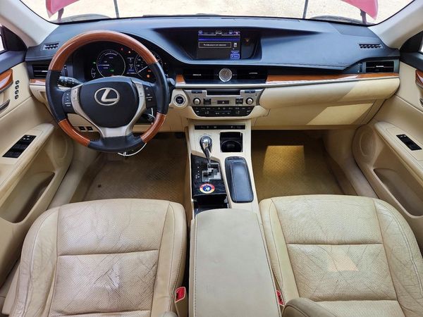 2013 LEXUS ES 300h