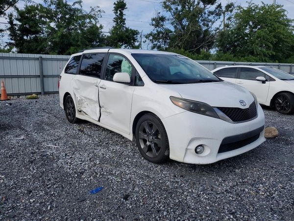 2015 TOYOTA SIENNA
