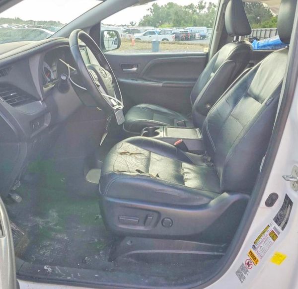 2015 TOYOTA SIENNA