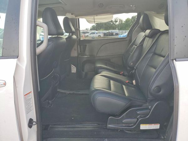 2015 TOYOTA SIENNA