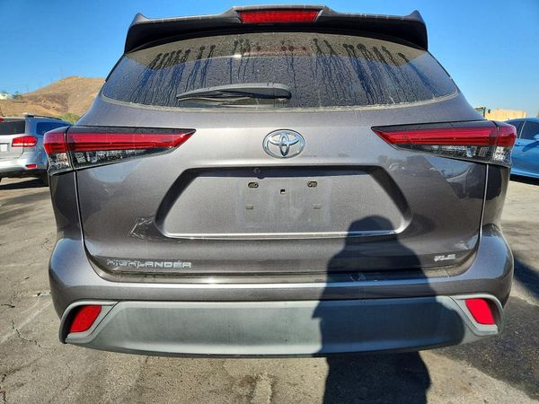 2022 TOYOTA HIGHLANDER XLE