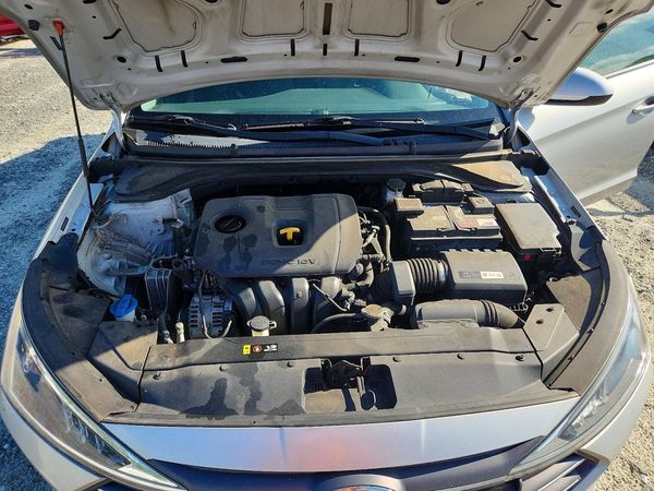 2019 HYUNDAI ELANTRA SE