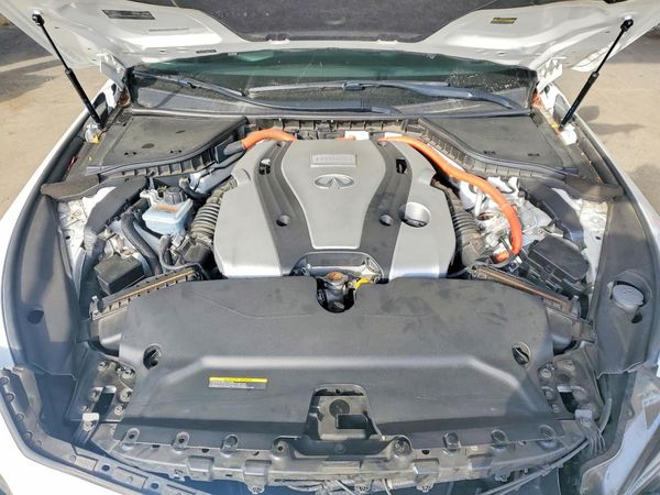 2015 INFINITI Q50 HYBRID
