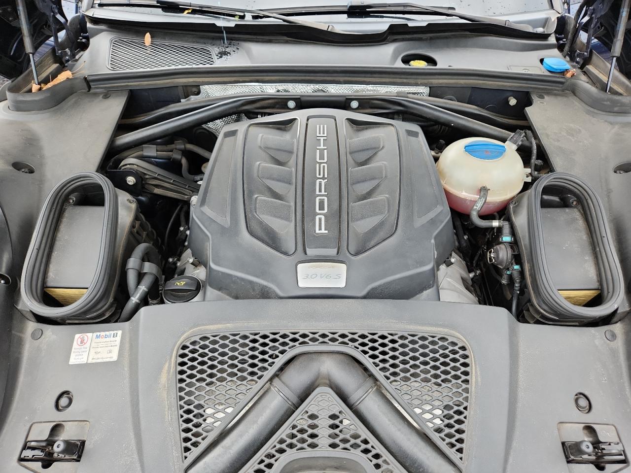 2015 PORSCHE MACAN