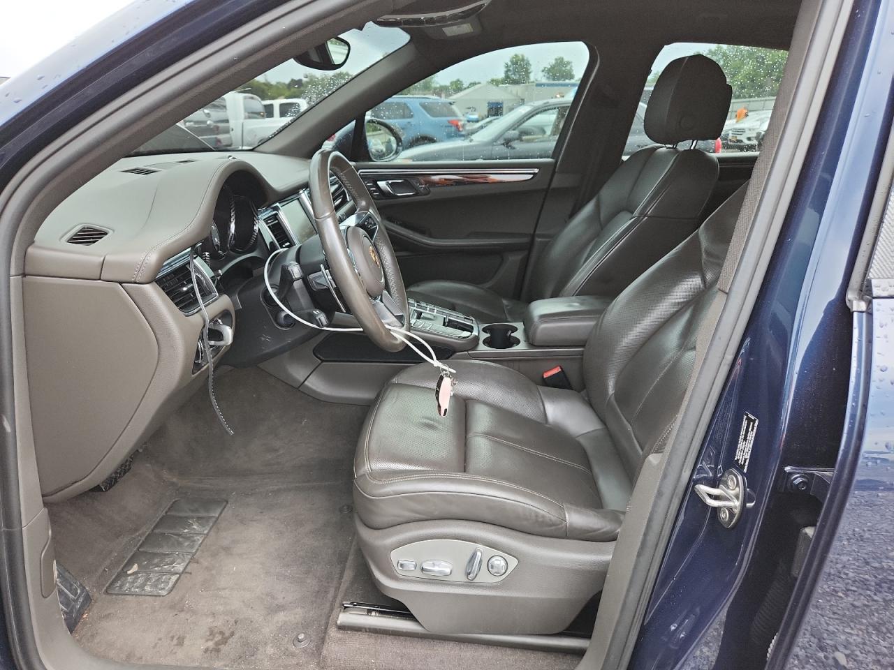 2015 PORSCHE MACAN