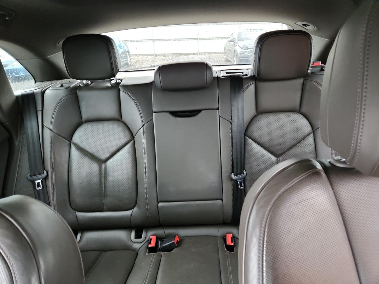 2015 PORSCHE MACAN