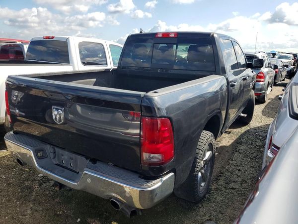 2015 RAM 1500 SLT