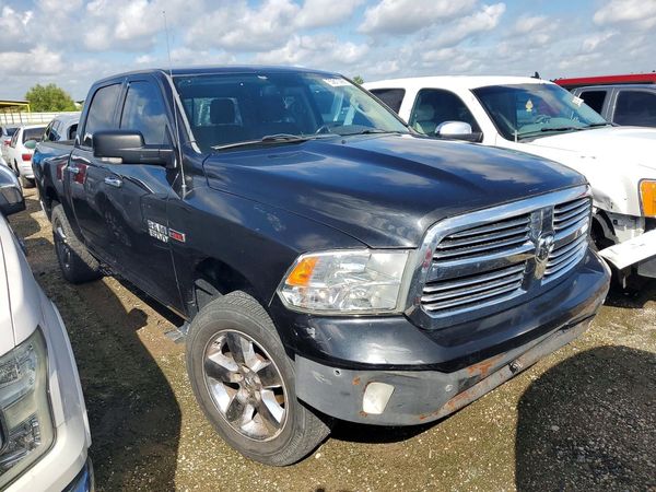 2015 RAM 1500 SLT
